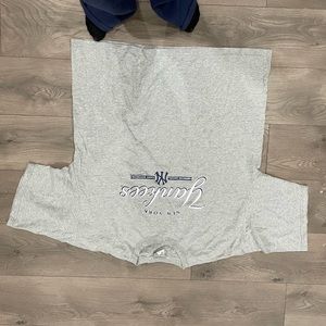 Yankees t shirt